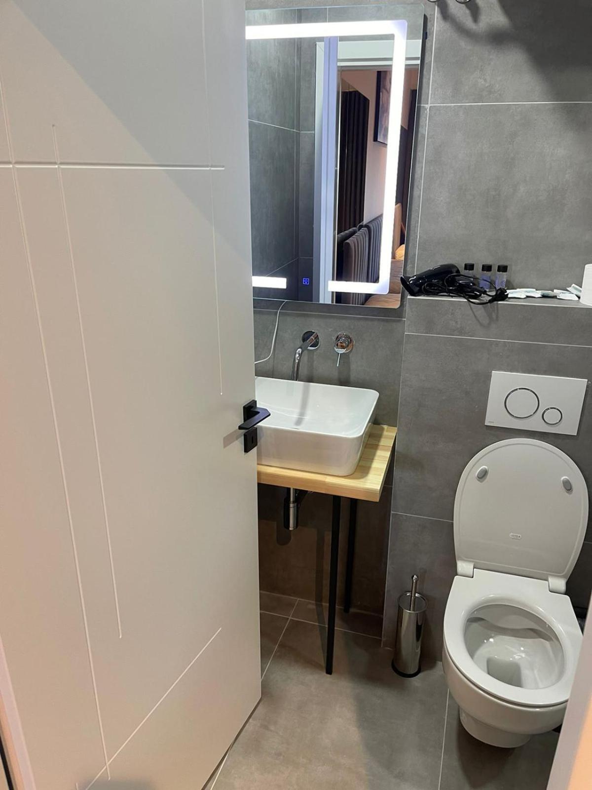 Aries Apartments Sarande Exterior photo